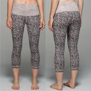 Lululemon Wunder Under Crop II Roll Down in Dottie Dash / Ace Spot Grain Black